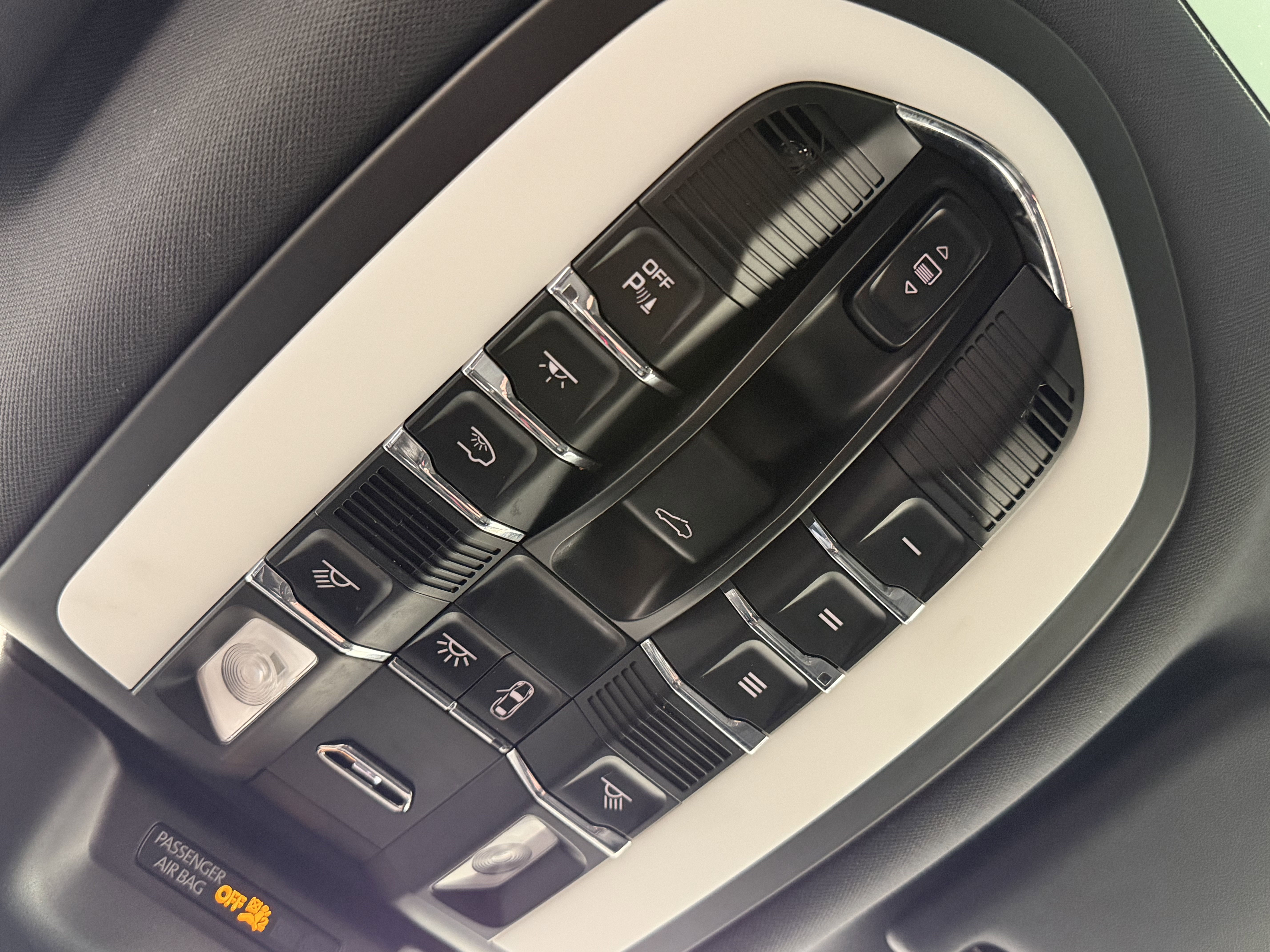 Certified 2022 Porsche Macan image 35