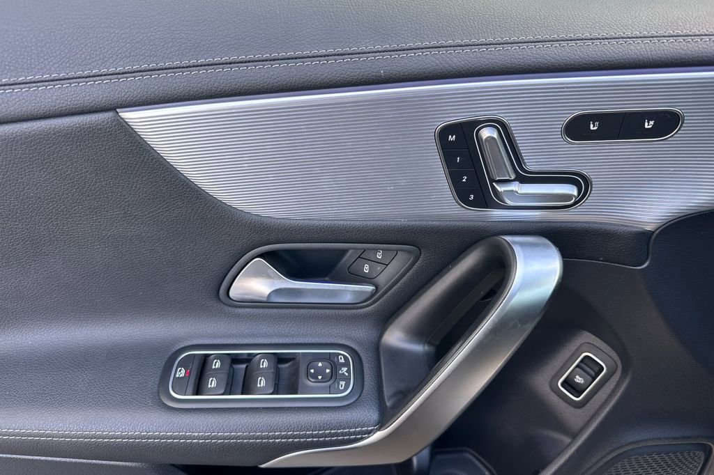 Used 2021 Mercedes-Benz CLA 250 image 10