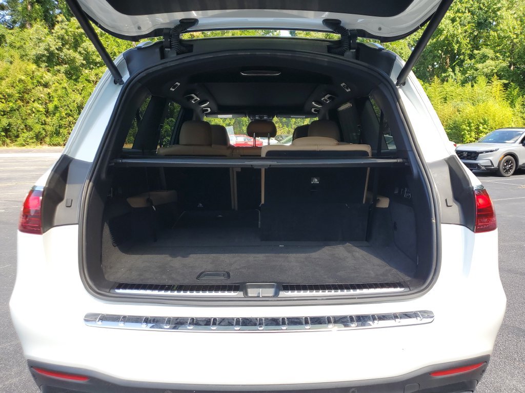 Used 2025 Mercedes-Benz GLS 580 4MATIC image 9