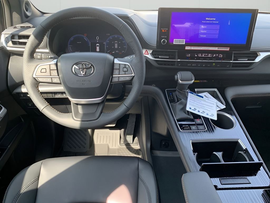 Used 2025 Toyota Sienna XLE Woodland Edition image 15