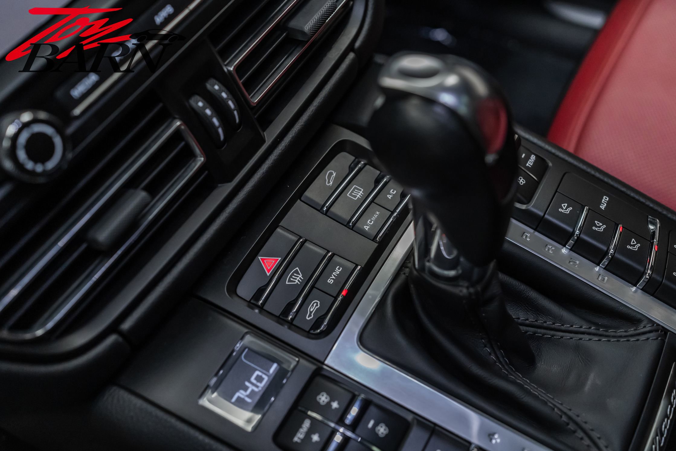 Used 2020 Porsche Macan Turbo image 44