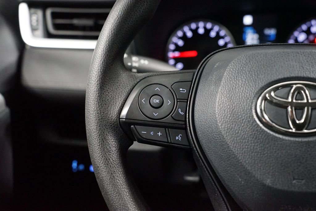 Used 2022 Toyota RAV4 LE image 14