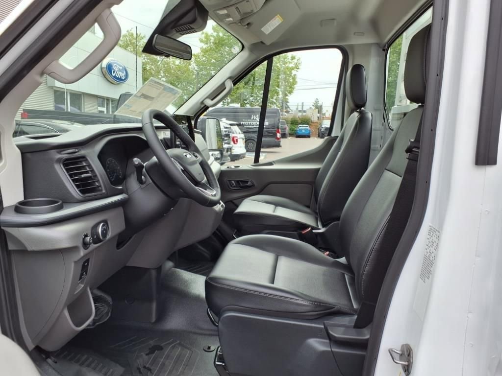 New 2023 Ford E-Transit image 26