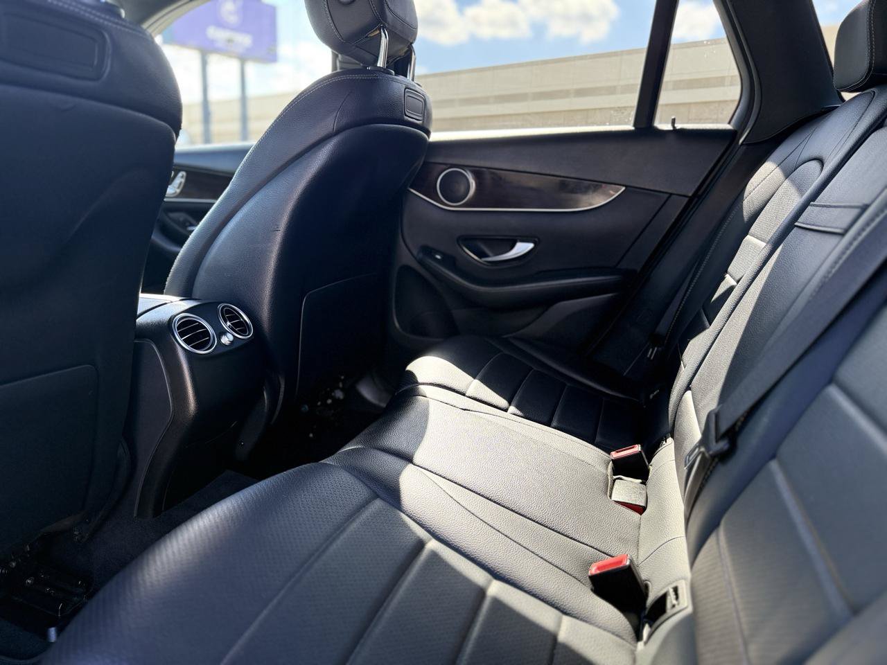 Used 2019 Mercedes-Benz GLC 300 w/ Premium Package image 11