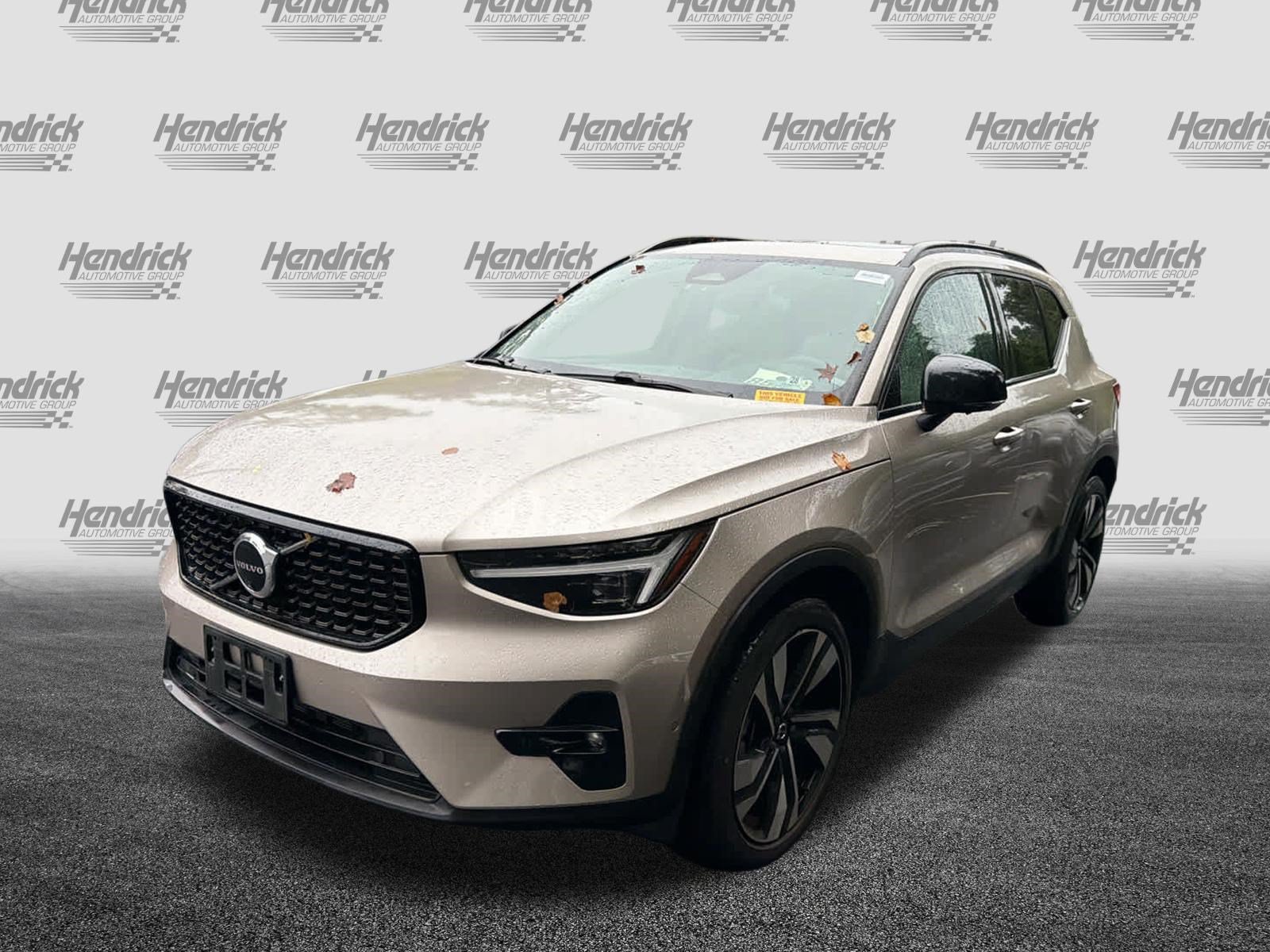 Certified 2024 Volvo XC40 B5 Plus w/ Climate Package AWD/4WD image 7