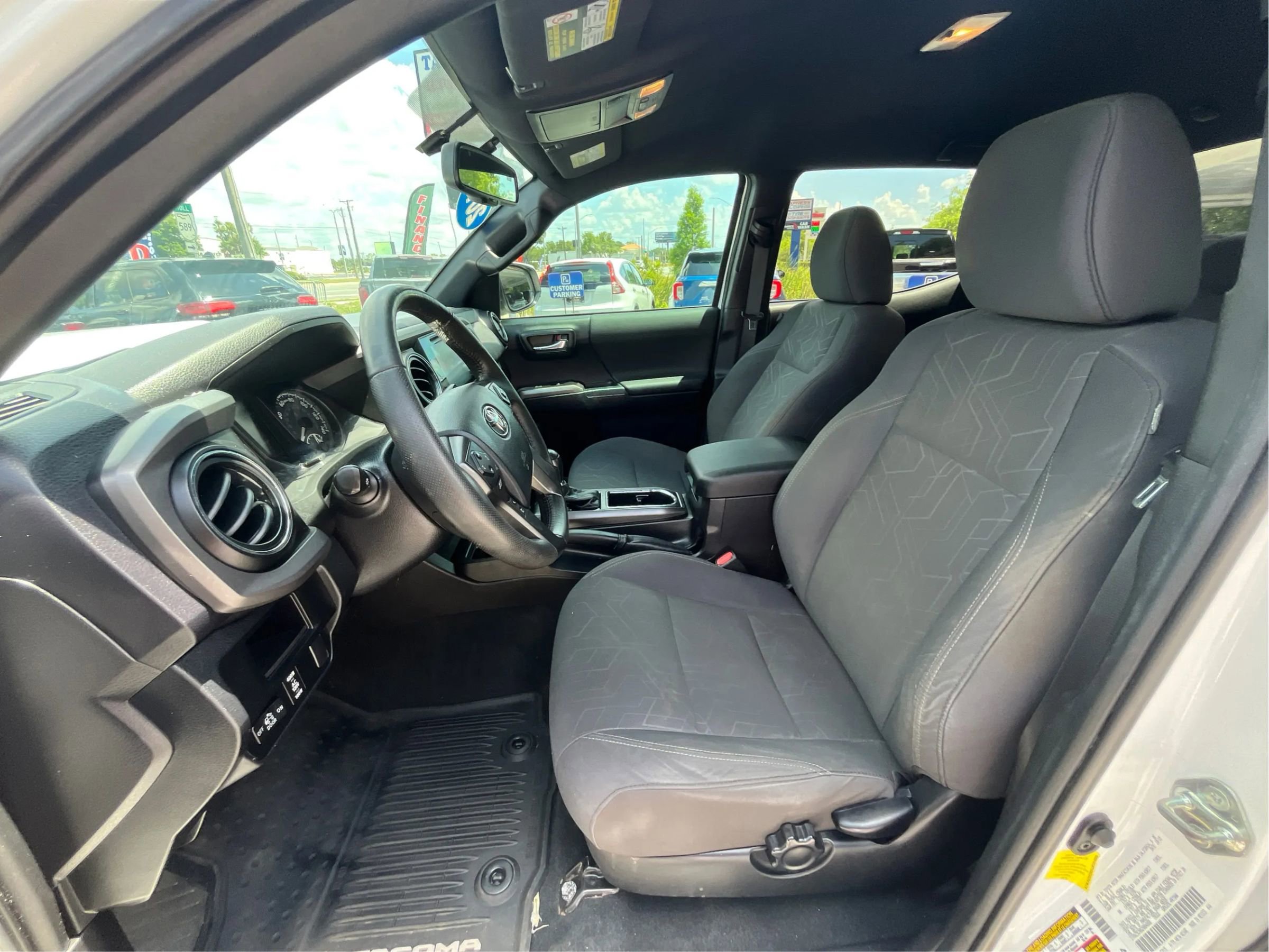 Used 2016 Toyota Tacoma TRD Sport w/ Towing Package RWD image 9