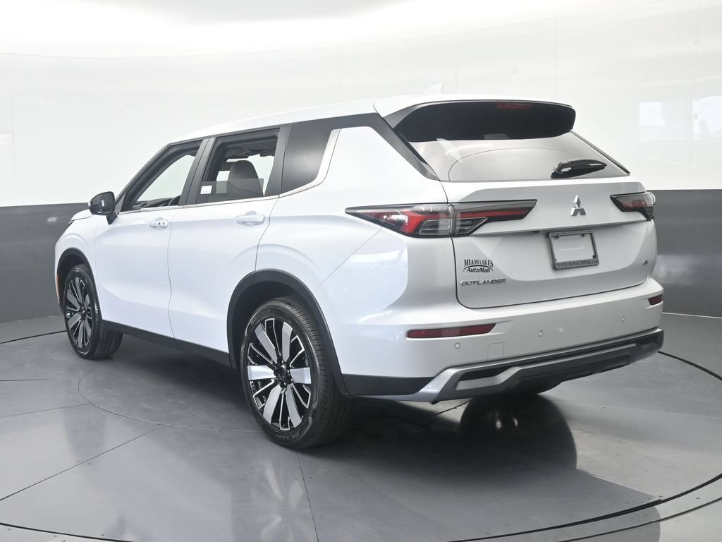 New 2026 Mitsubishi Outlander SE FWD image 4
