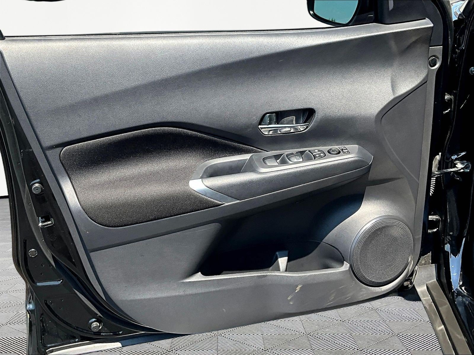 Used 2024 Nissan Kicks SV w/ Interior Electronics Package FWD image 20