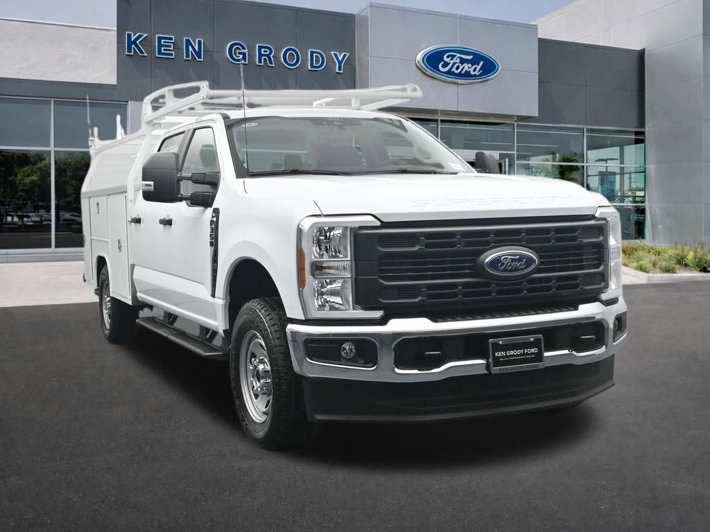 New 2026 Ford F350 XL w/ FX4 Off-Road Package