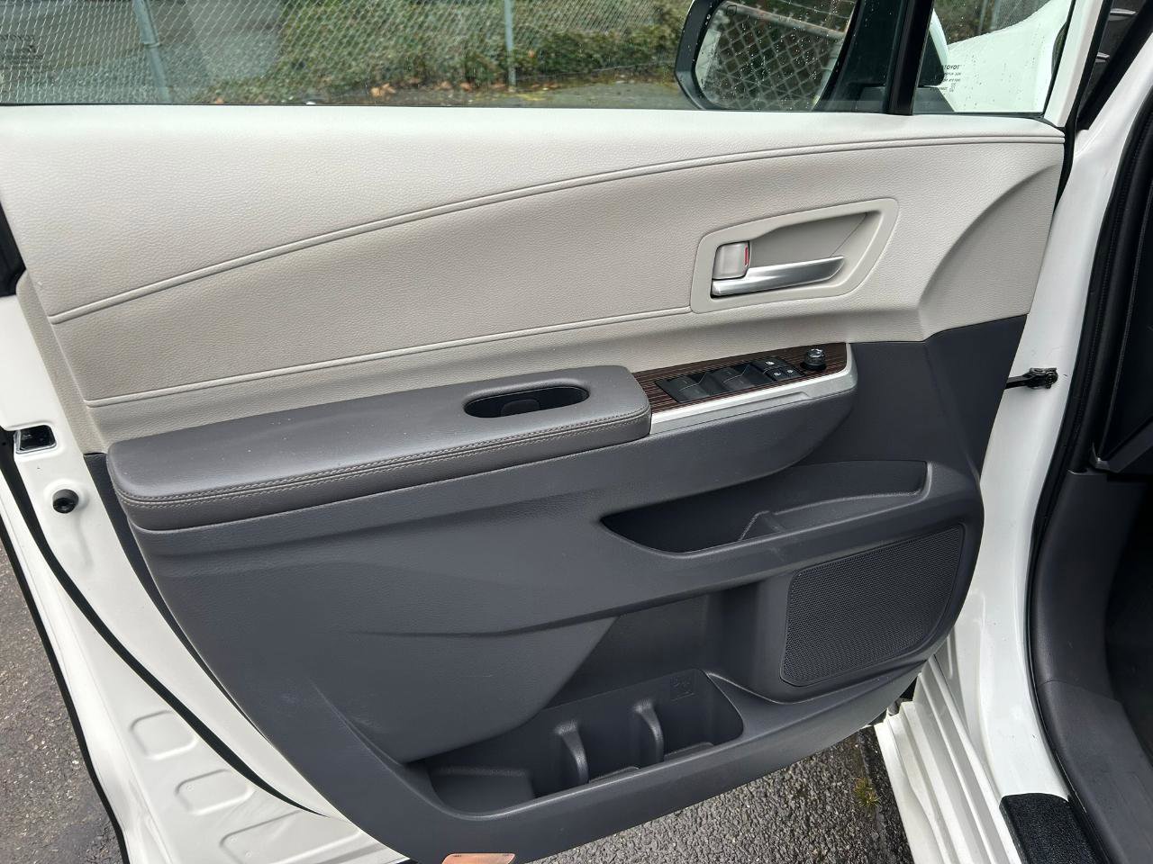 Used 2021 Toyota Sienna XLE w/ XLE Plus Package AWD/4WD image 9