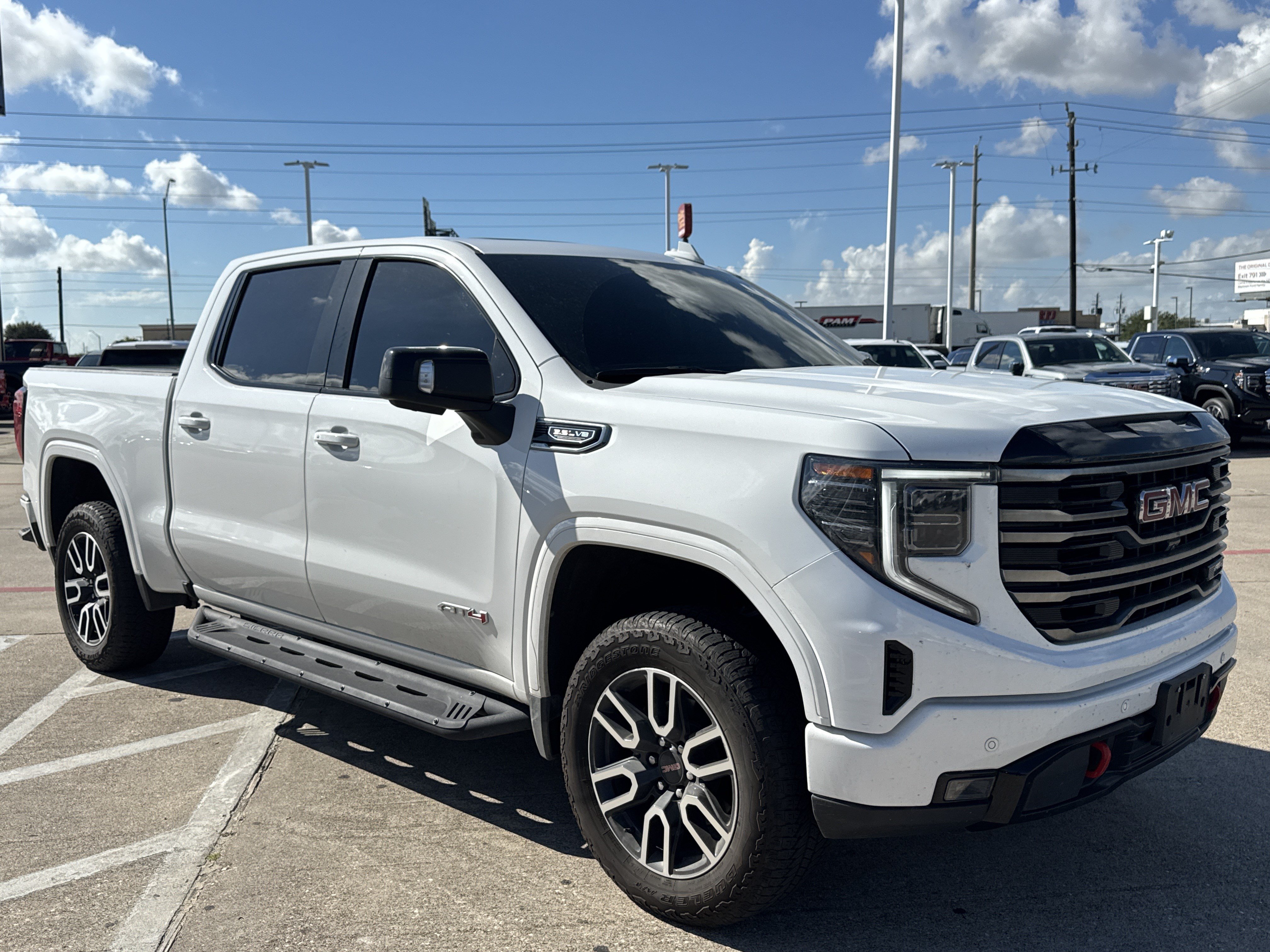 Used 2025 GMC Sierra 1500 AT4 w/ AT4 Premium Package AWD/4WD image 13