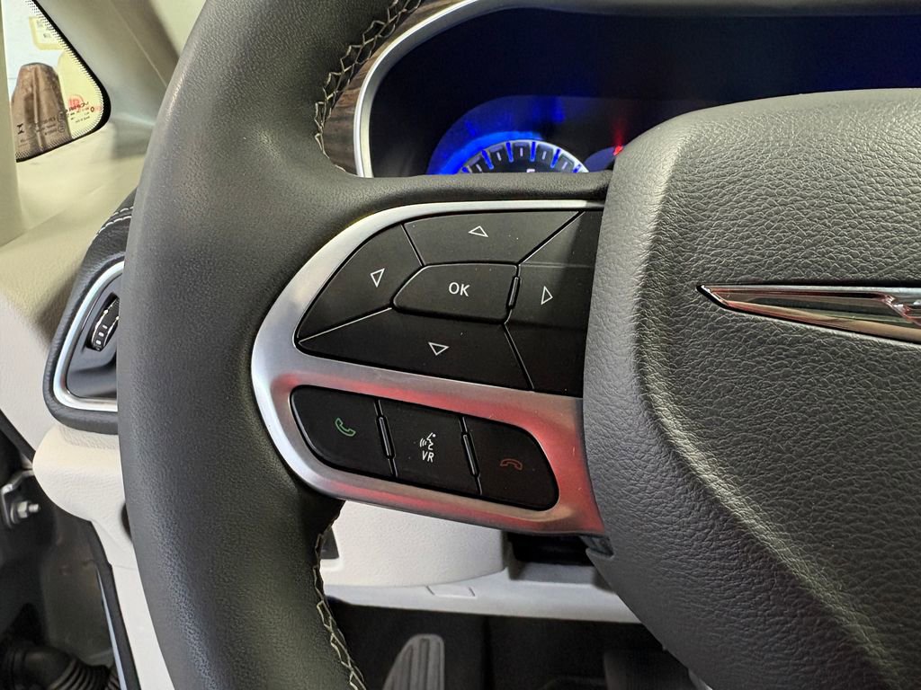 Used 2024 Chrysler Pacifica Limited image 22