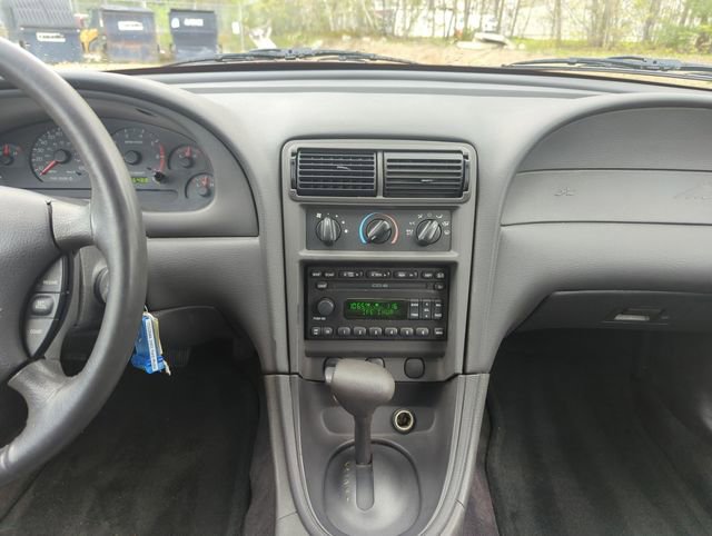 Used 2001 Ford Mustang Convertible RWD image 20