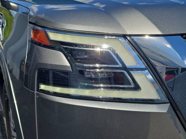 Used 2024 Nissan Armada SL w/ Captain's Chairs Package image 10