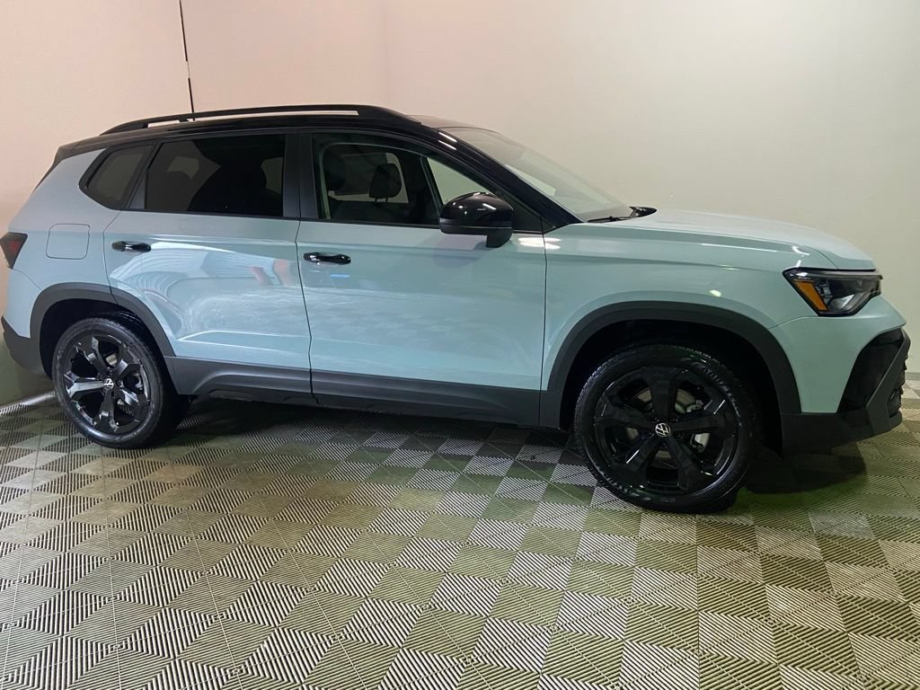 New 2026 Volkswagen Taos SE AWD/4WD image 3