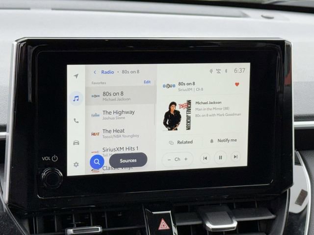 Used 2025 Toyota Corolla Cross XLE image 19