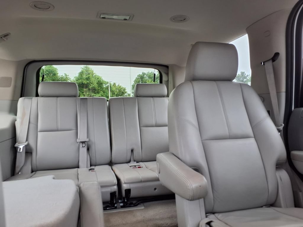 Used 2013 Chevrolet Tahoe LT w/ Luxury Package AWD/4WD image 23