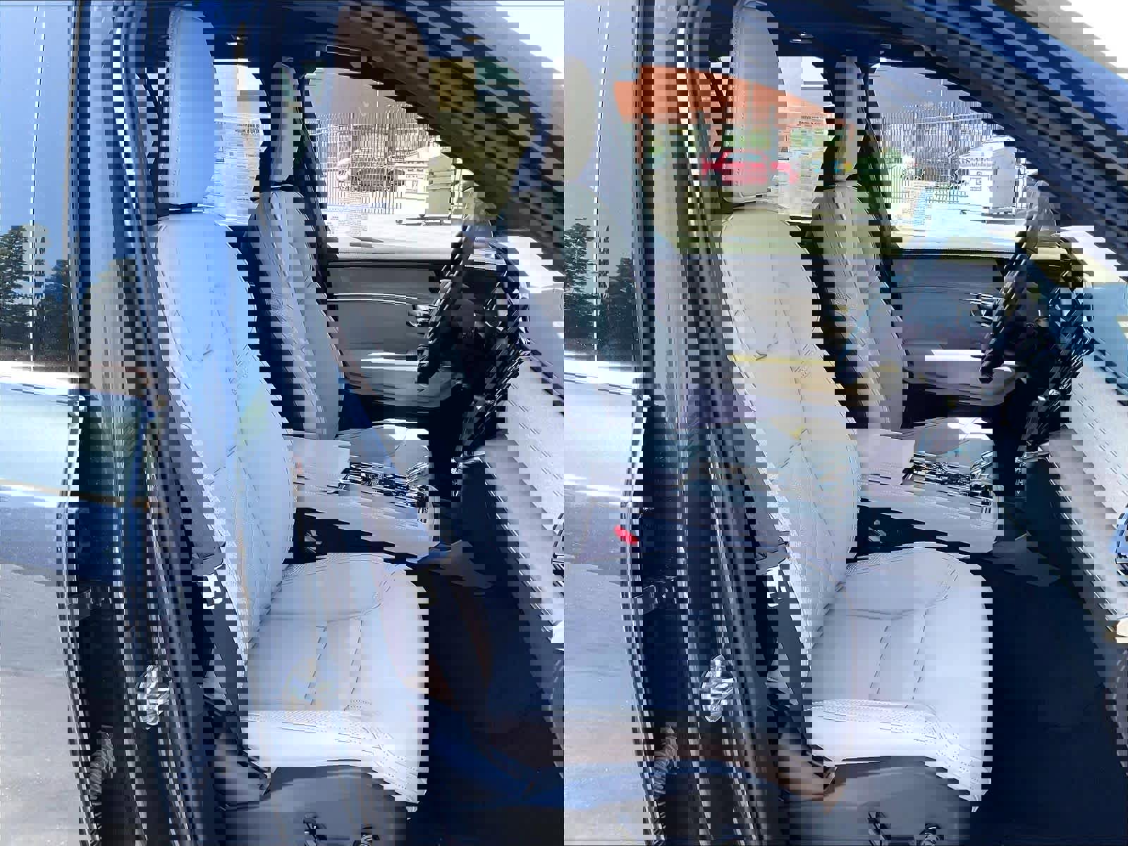 New 2026 Volvo XC90 B6 Plus w/ Protection Package Premier image 32