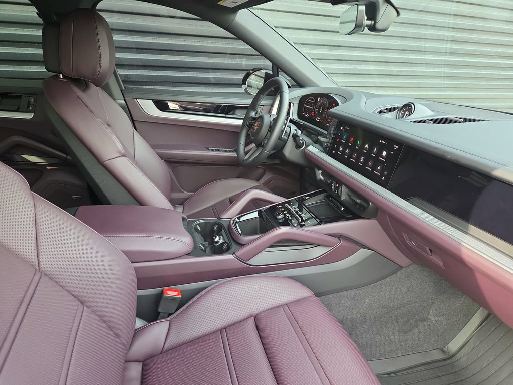 Certified 2025 Porsche Cayenne Coupe image 18