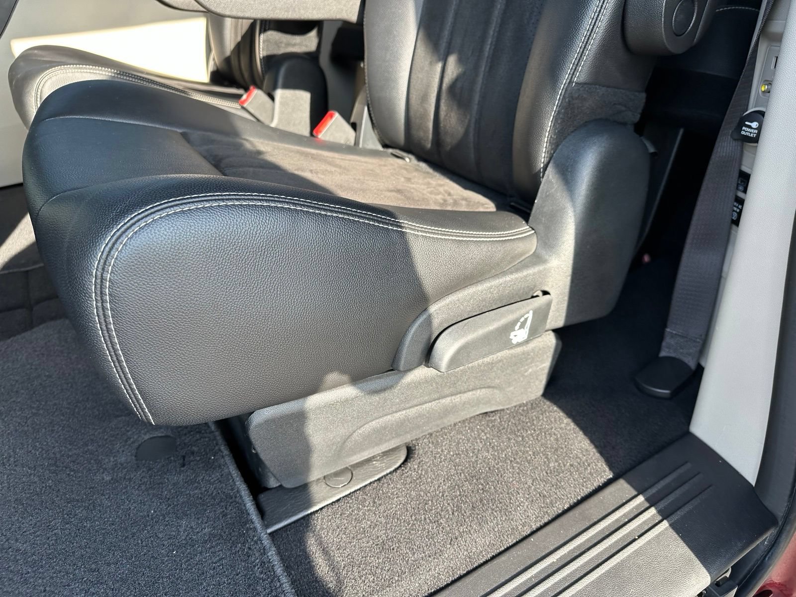 Used 2020 Dodge Grand Caravan SXT w/ Driver Convenience Group FWD image 20