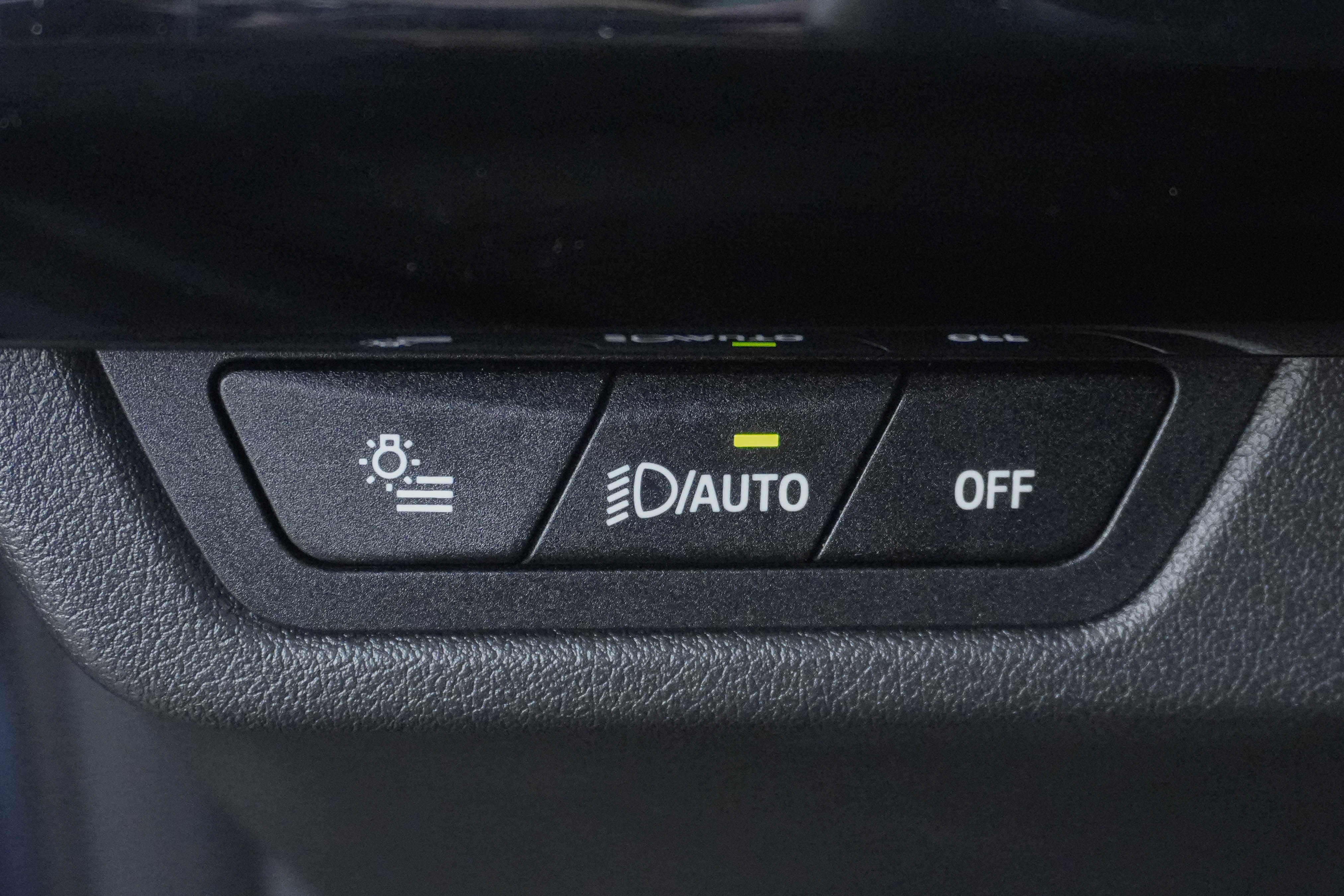 Certified 2025 BMW X2 xDrive28i image 17