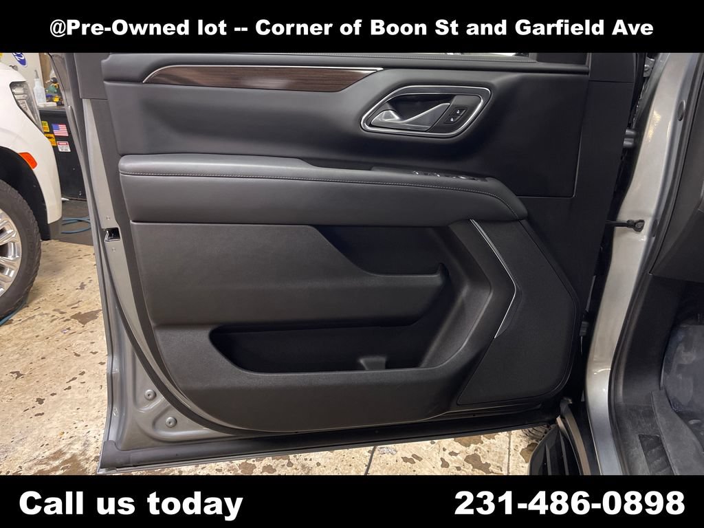 Used 2023 GMC Yukon XL SLE w/ Gmc Pro Safety Plus Package AWD/4WD image 15
