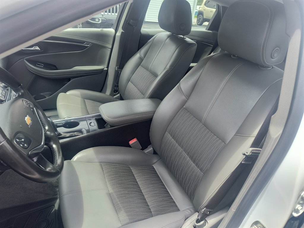 Used 2016 Chevrolet Impala LT FWD image 13