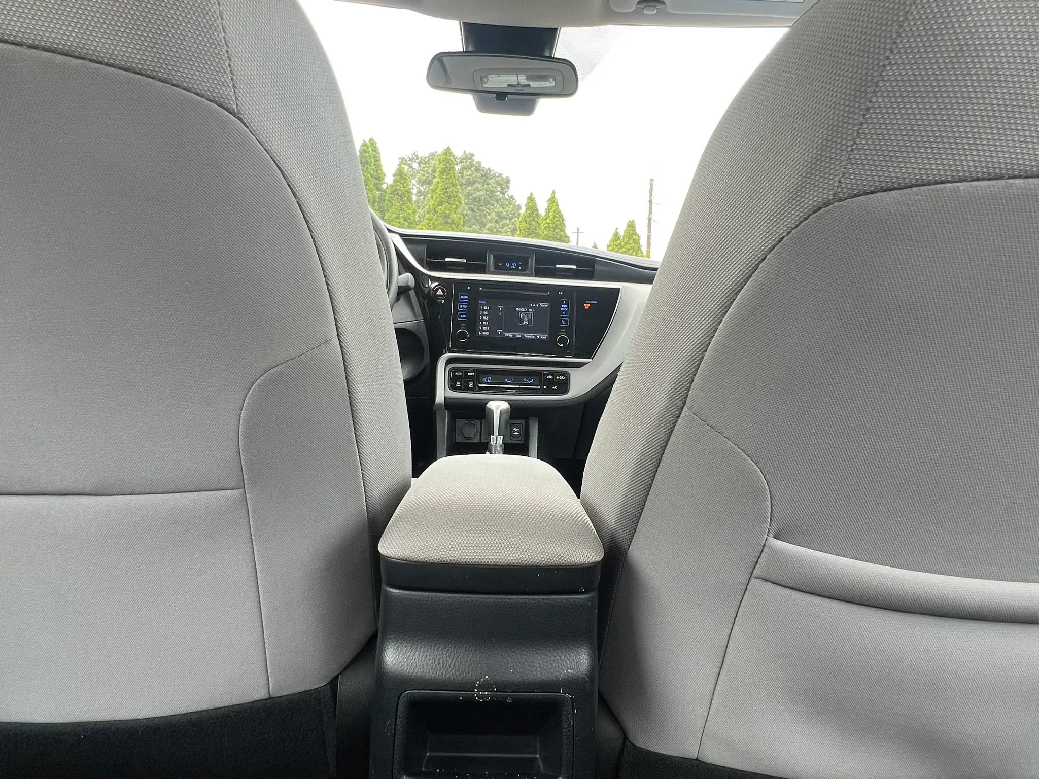 Used 2018 Toyota Corolla LE w/ Body Protection Package FWD image 31