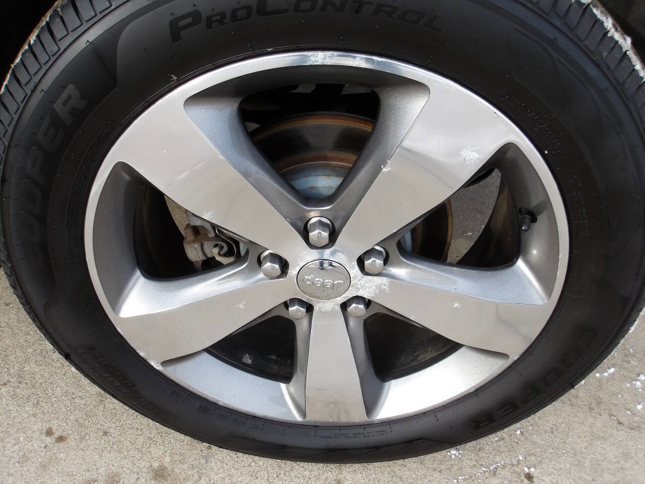 Used 2014 Jeep Grand Cherokee Limited w/ Luxury Group II image 31