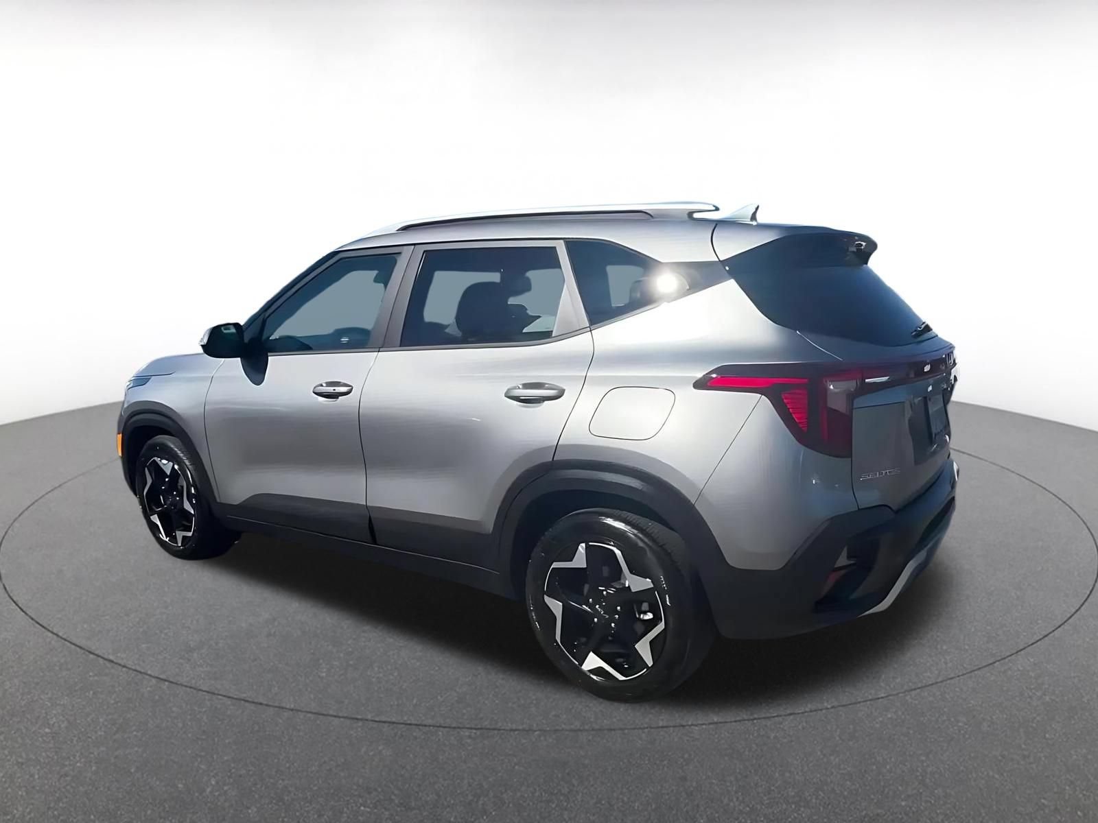 Used 2025 Kia Seltos S FWD image 10
