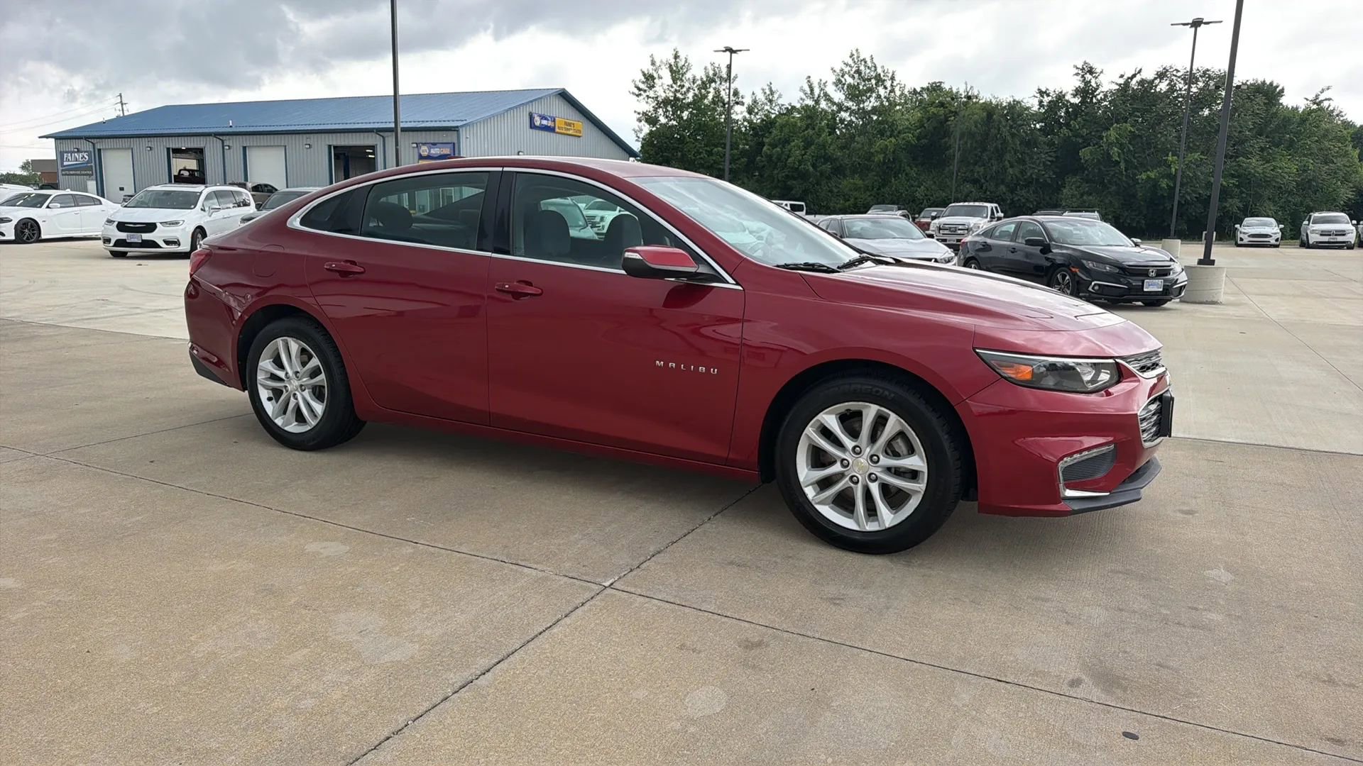 Used 2017 Chevrolet Malibu LT FWD image 11