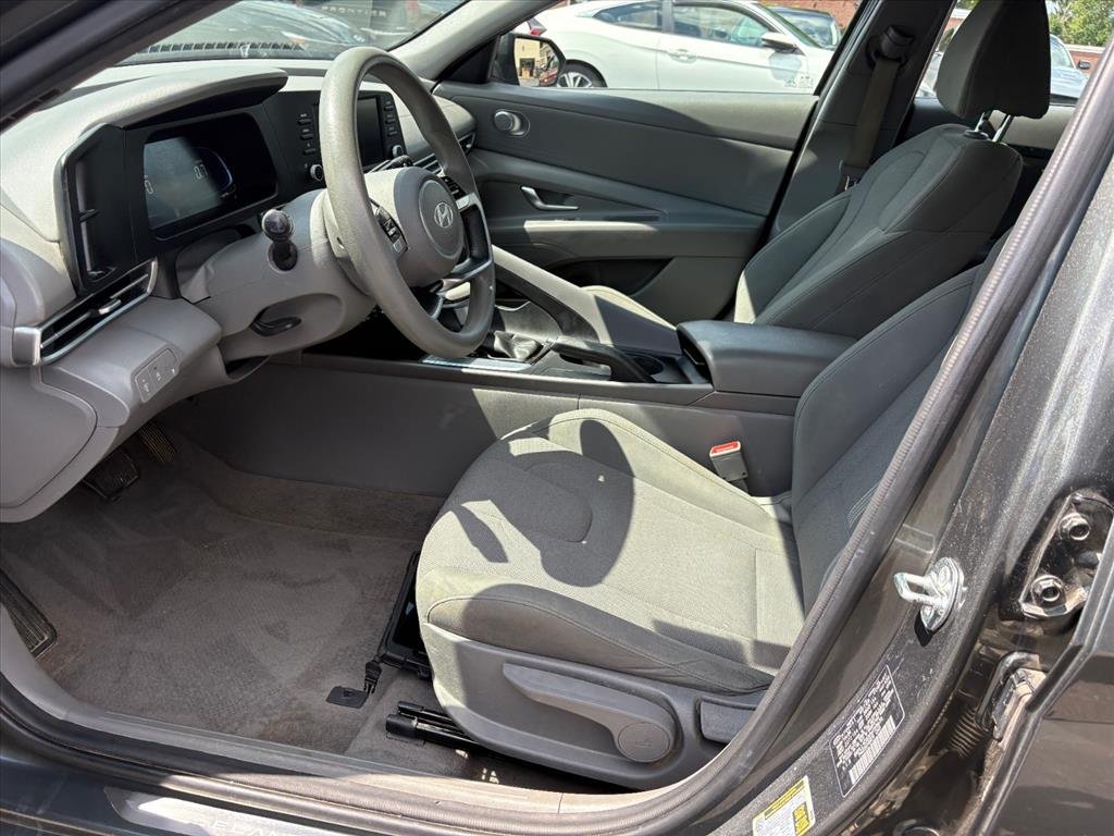 Used 2024 Hyundai Elantra SE FWD image 12