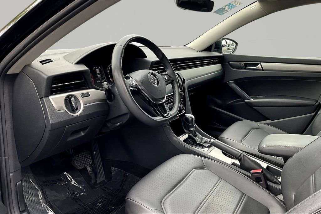 Used 2021 Volkswagen Passat 2.0T SE image 17