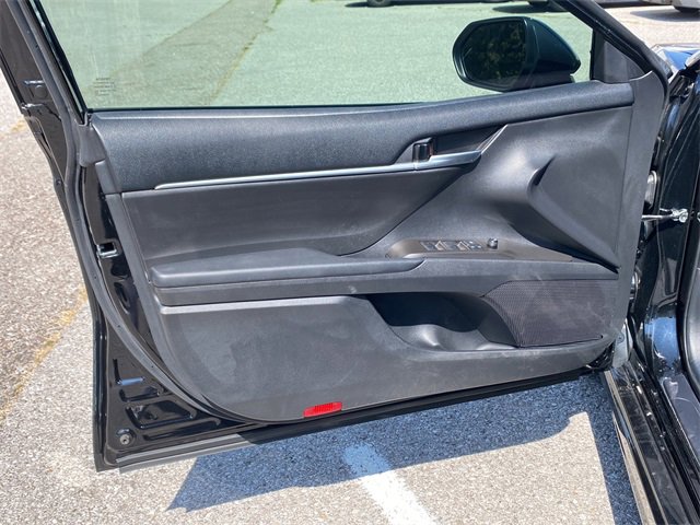 Used 2022 Toyota Camry SE image 18