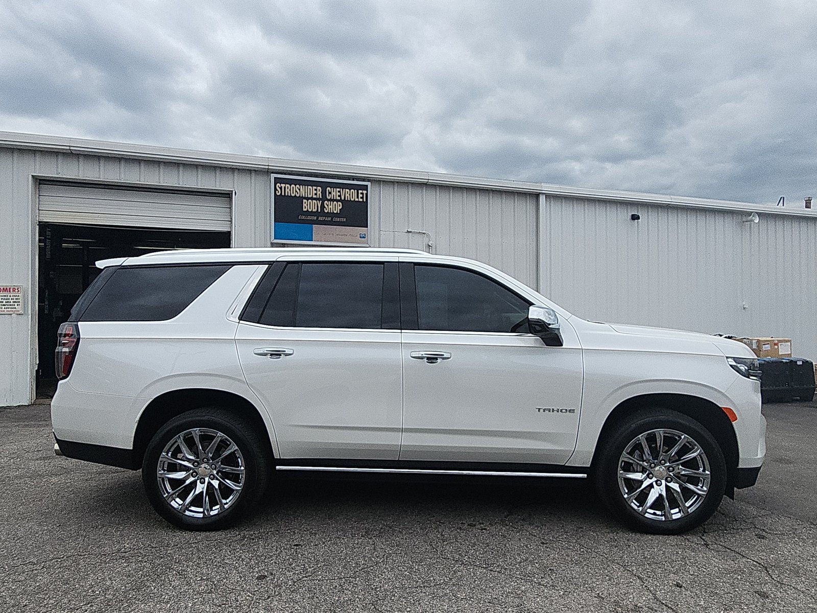 Used 2023 Chevrolet Tahoe Premier w/ Premium Package AWD/4WD image 6