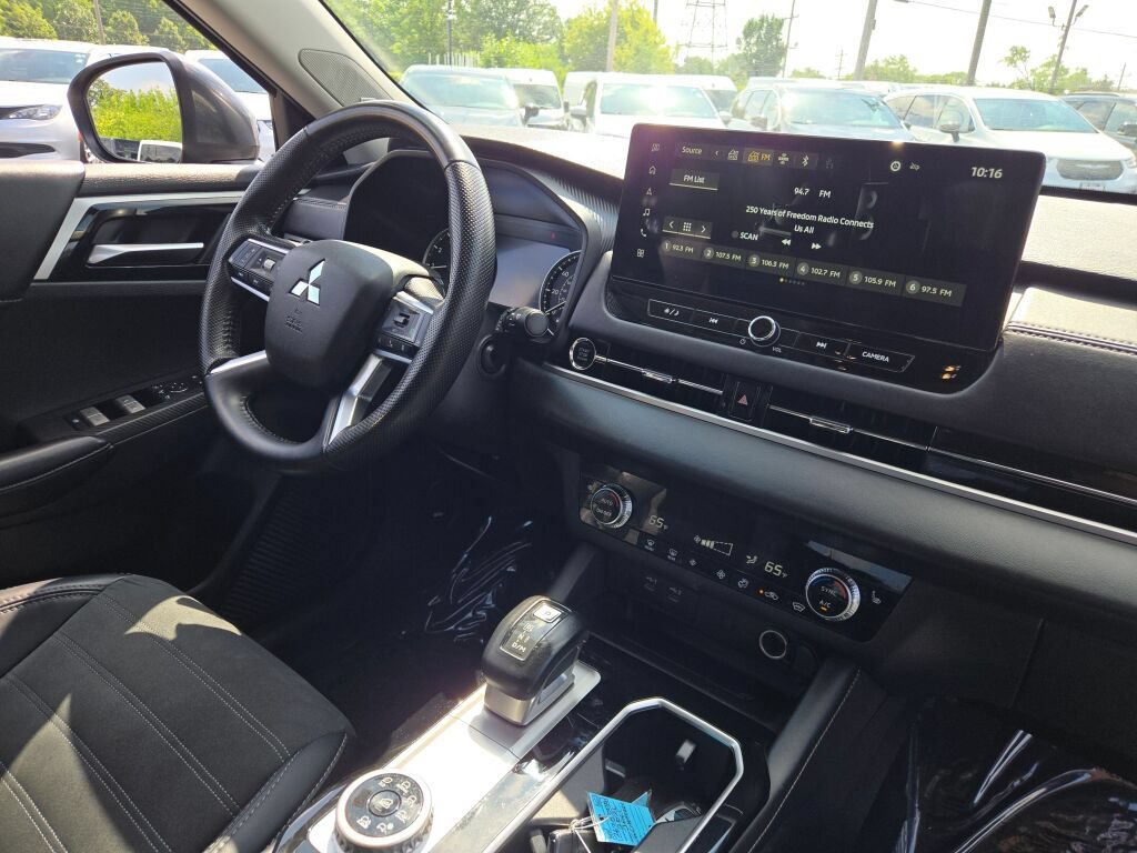 Used 2025 Mitsubishi Outlander SE AWD/4WD image 10