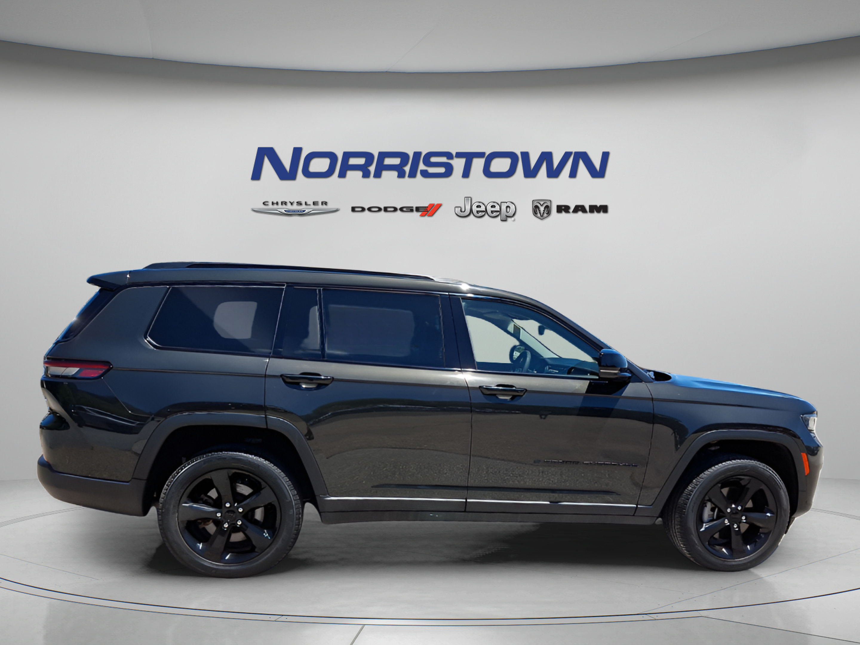 Certified 2023 Jeep Grand Cherokee L Limited w/ Black Appearance Package AWD/4WD image 7