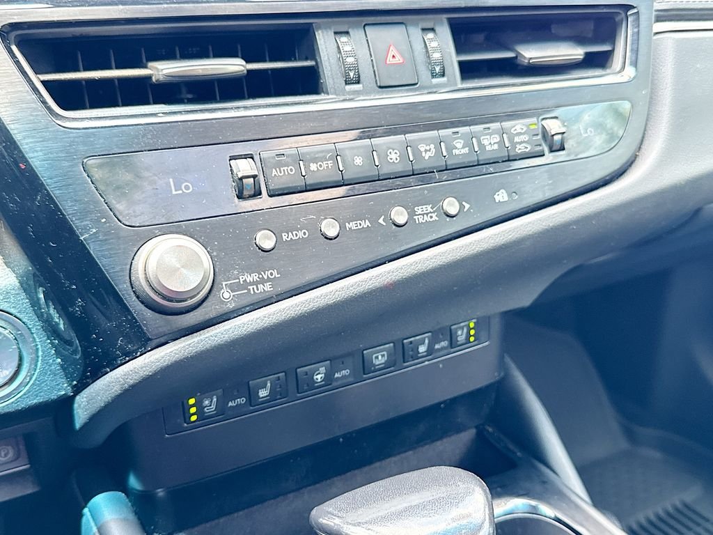 Used 2024 Lexus ES 350 Ultra Luxury FWD image 29