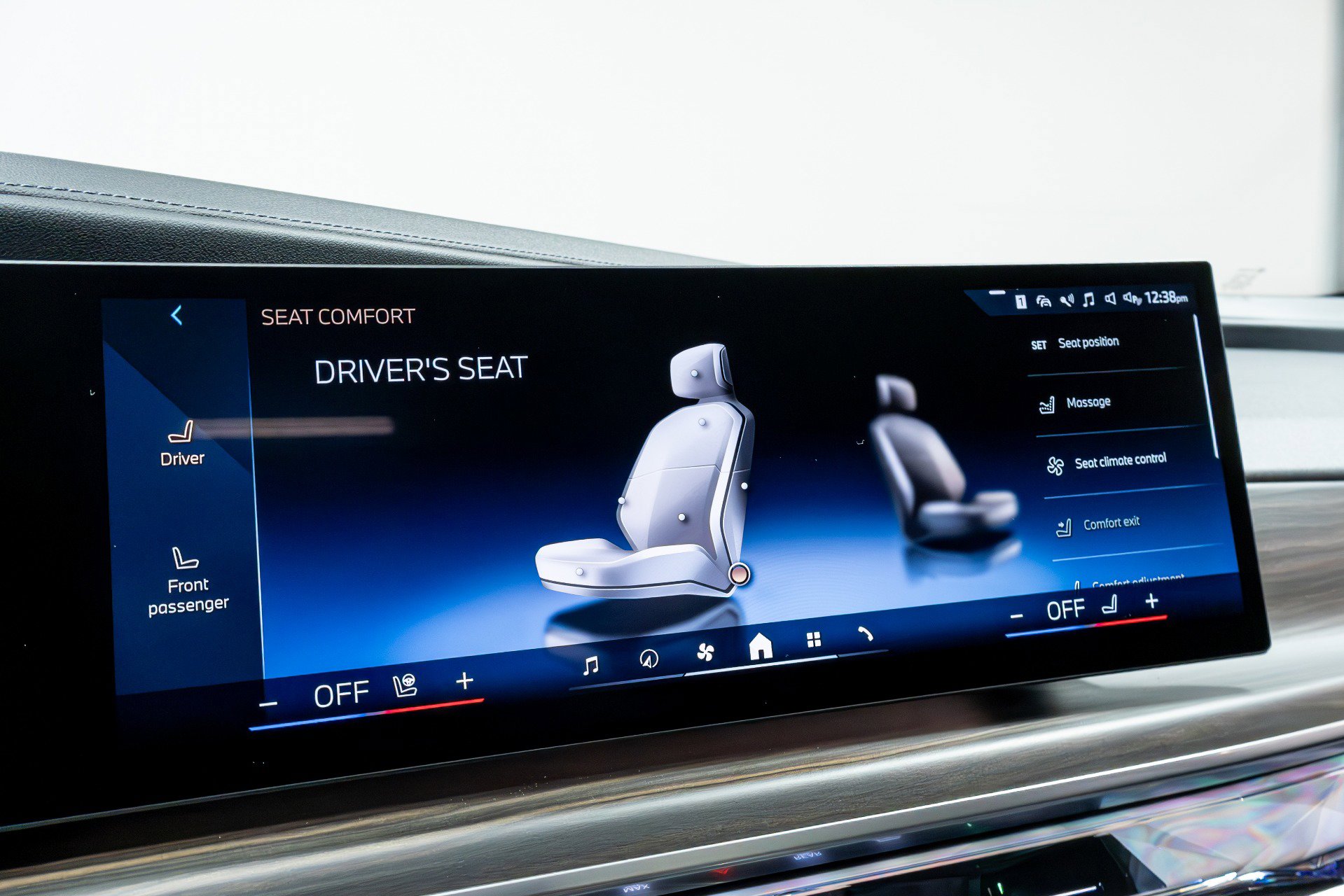Used 2023 BMW 760i xDrive AWD/4WD image 77