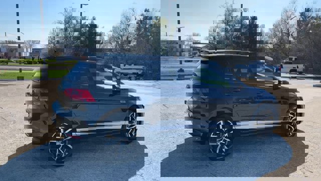 Used 2015 Volkswagen Golf S image 9