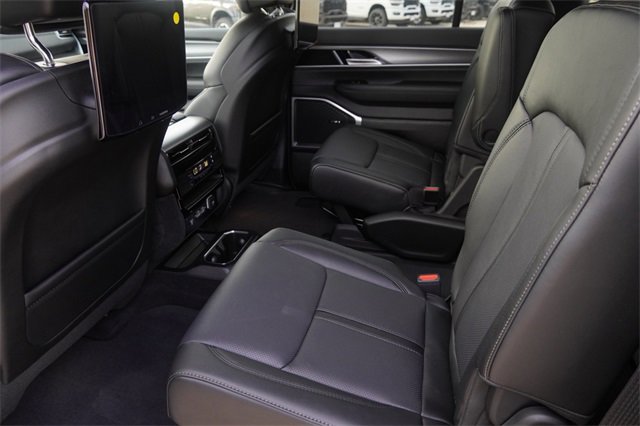 New 2025 Jeep Wagoneer L Series II image 15