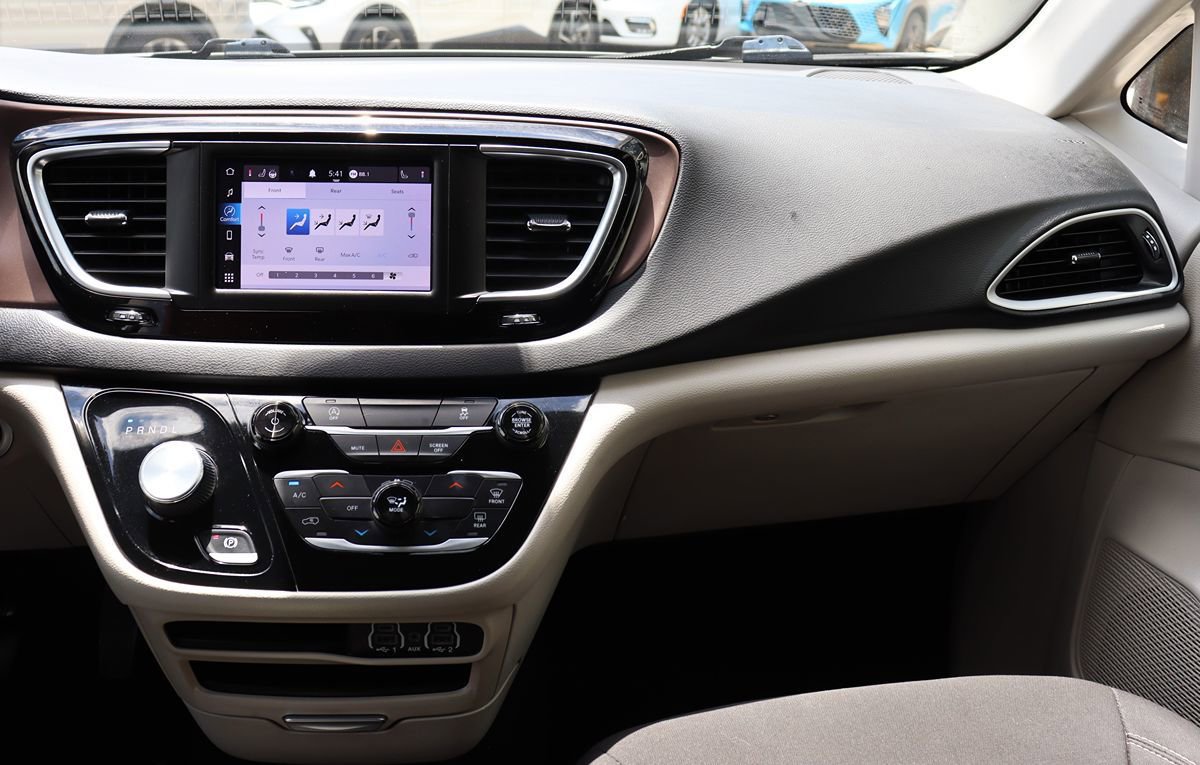 Used 2023 Chrysler Voyager LX FWD image 47