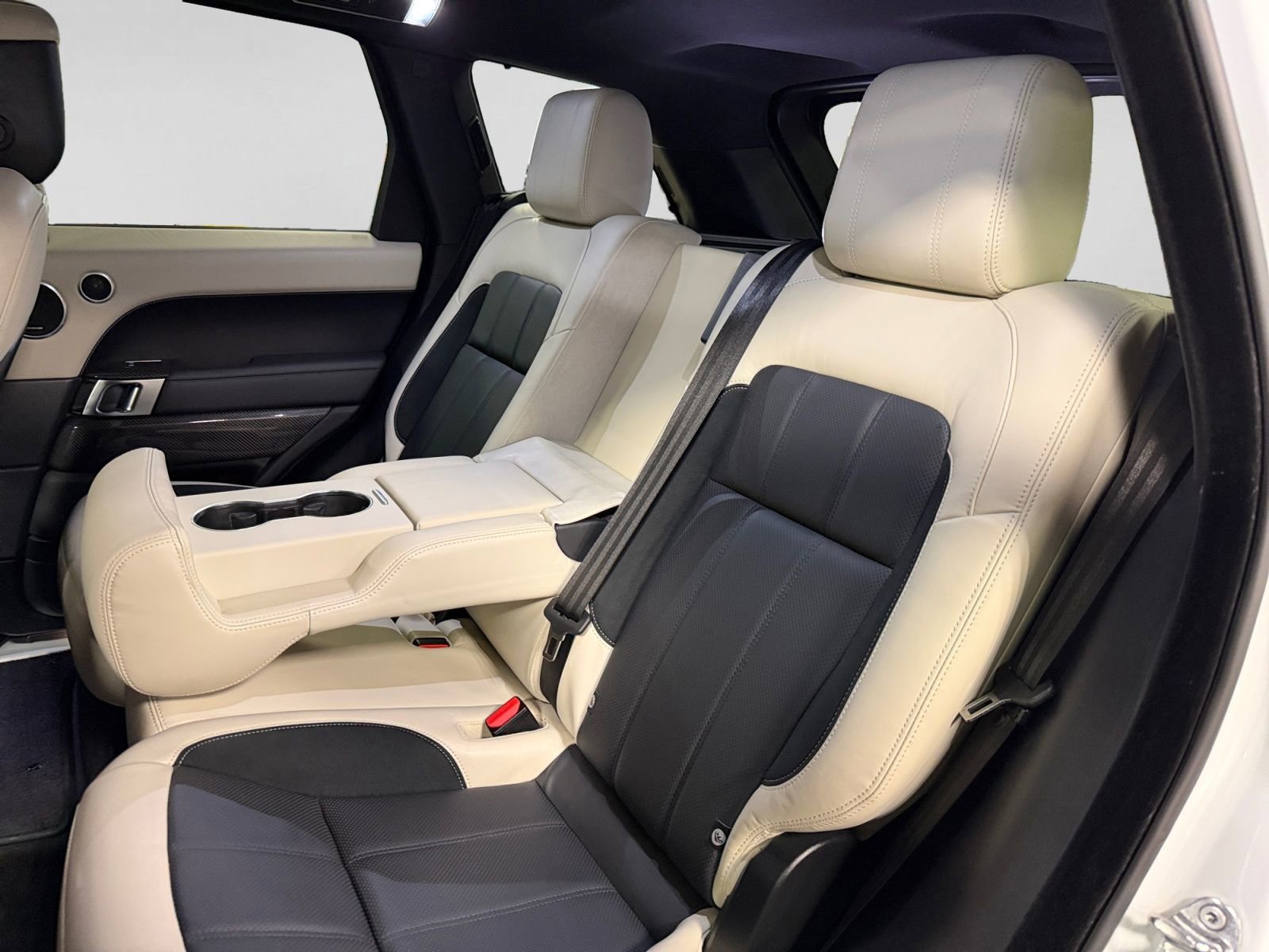 Used 2019 Land Rover Range Rover Sport HST image 22