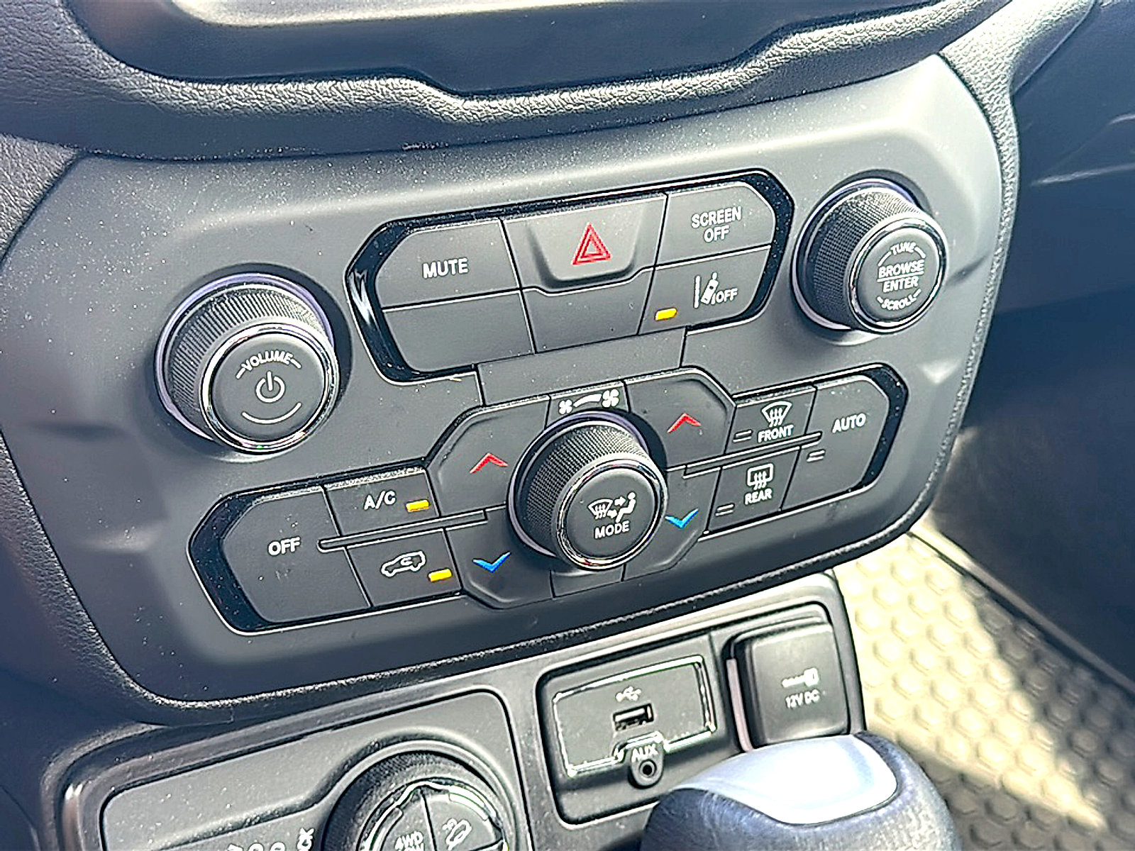 Used 2022 Jeep Renegade Trailhawk w/ Trailer Tow Group AWD/4WD image 34