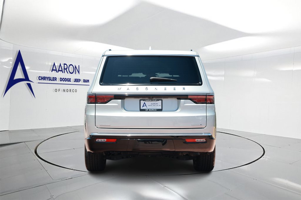 Certified 2023 Jeep Wagoneer Series II AWD/4WD image 3