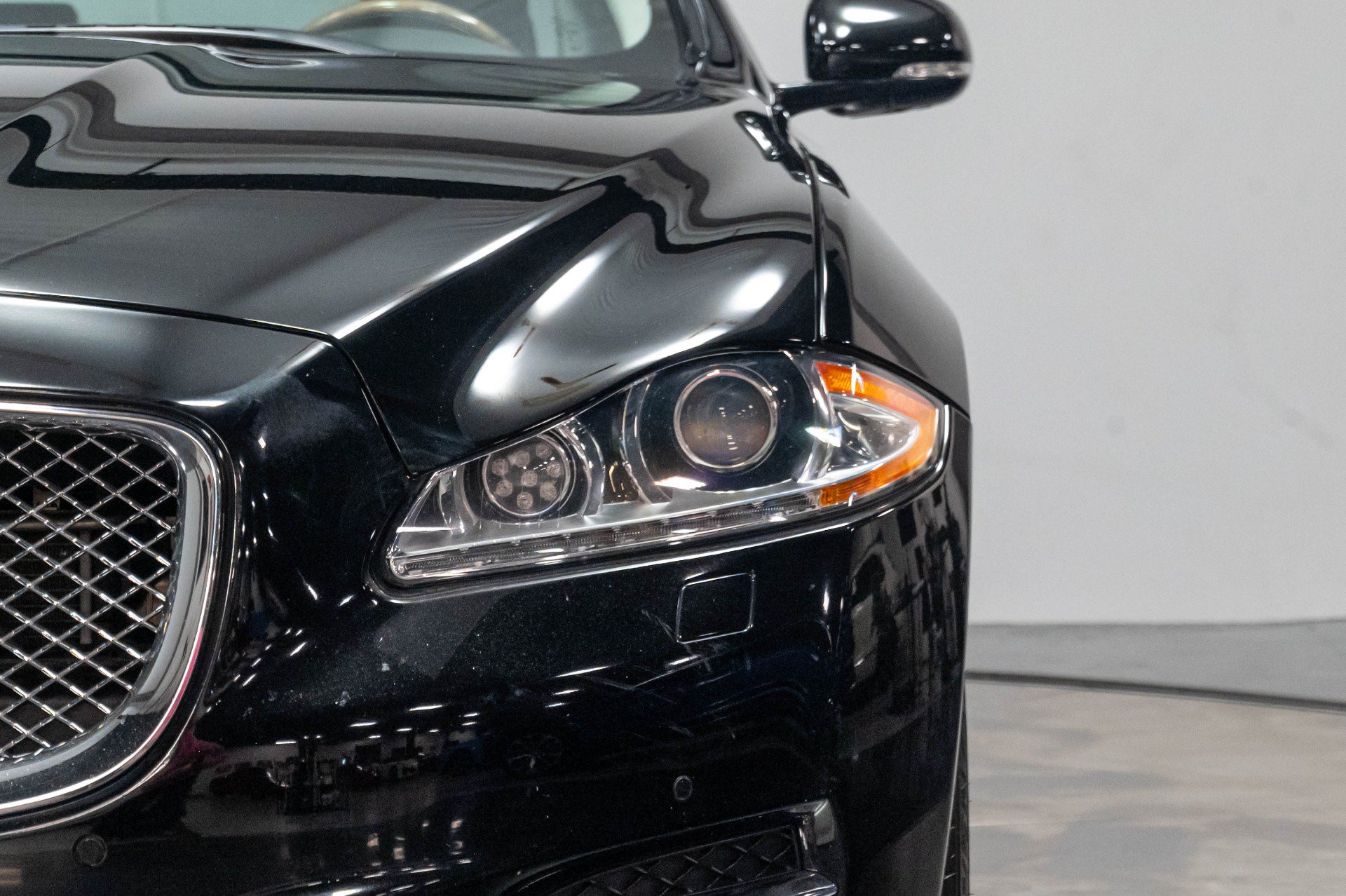 Used 2013 Jaguar XJ AWD image 47