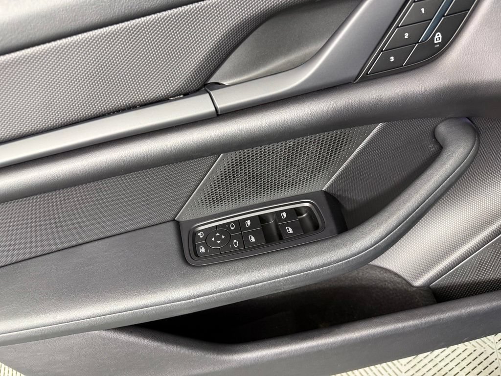 Certified 2022 Porsche Taycan 4S AWD/4WD image 21