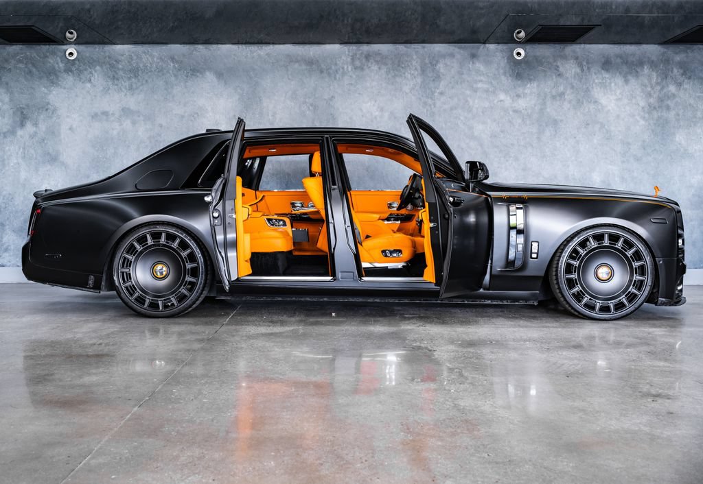 Used 2024 Rolls-Royce Phantom Sedan RWD image 15