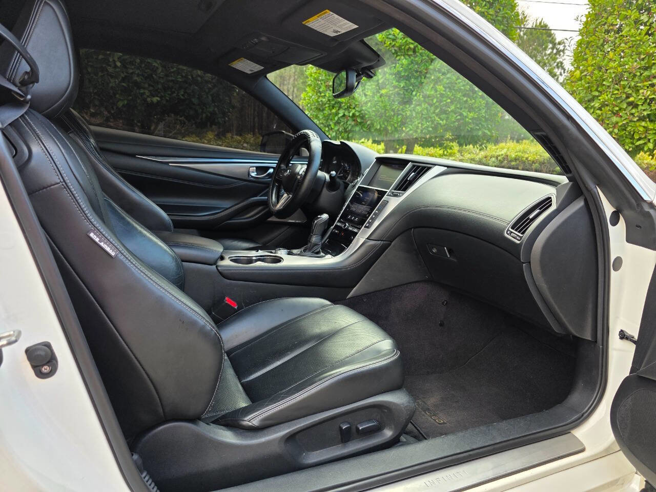 Used 2017 INFINITI Q60 2.0t w/ Premium Plus Package 2.0T image 32