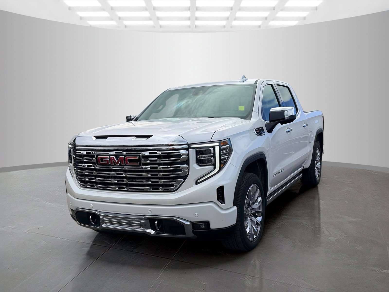 Used 2024 GMC Sierra 1500 Denali AWD/4WD image 1